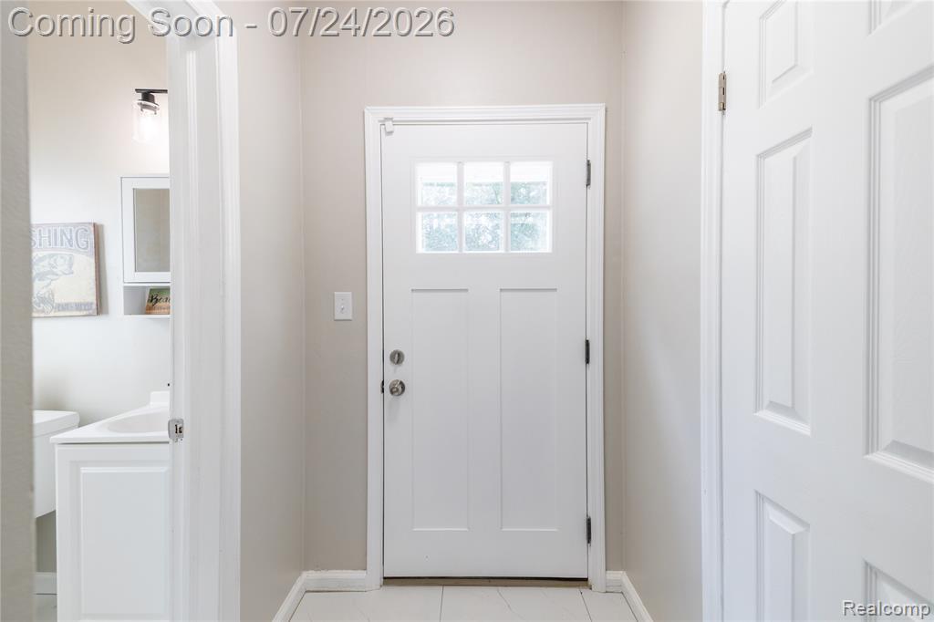 9838 Grosse Ile Parkway Property Photo 3