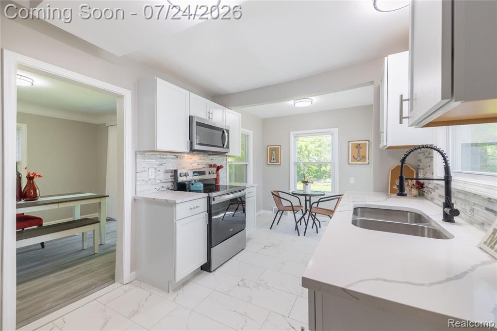 9838 Grosse Ile Parkway Property Photo 13