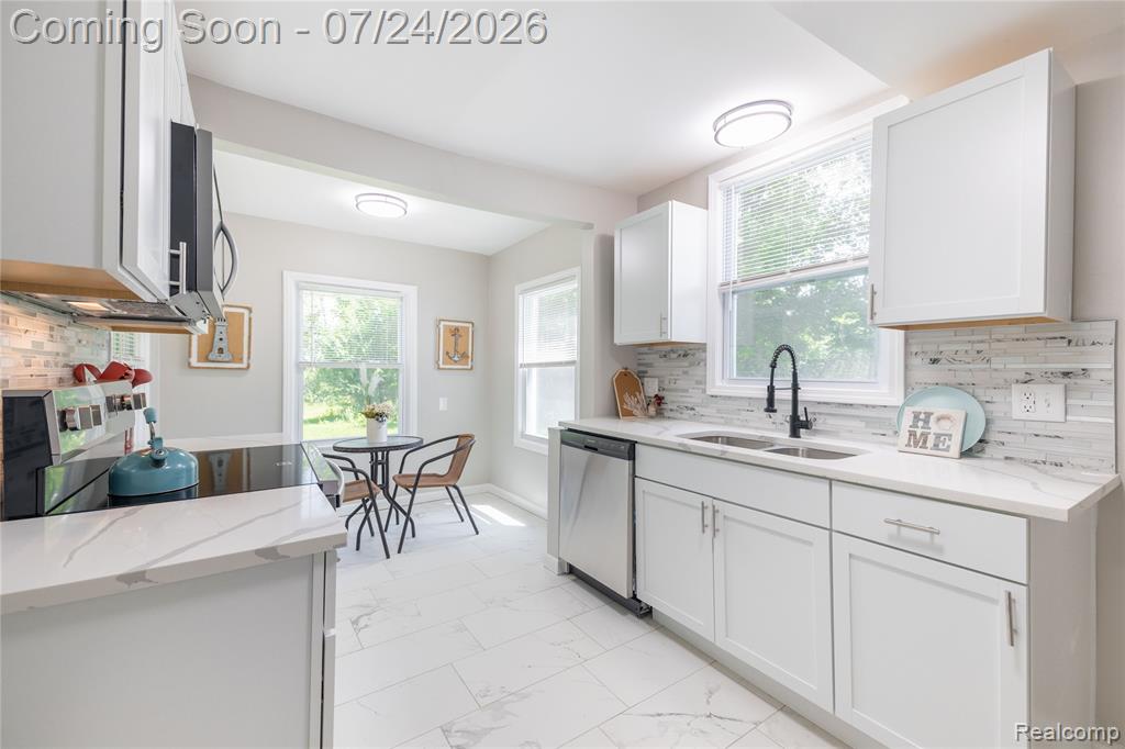 9838 Grosse Ile Parkway Property Photo 14