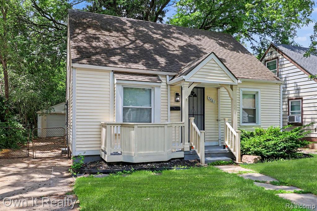 7461 Lamphere Property Photo 1