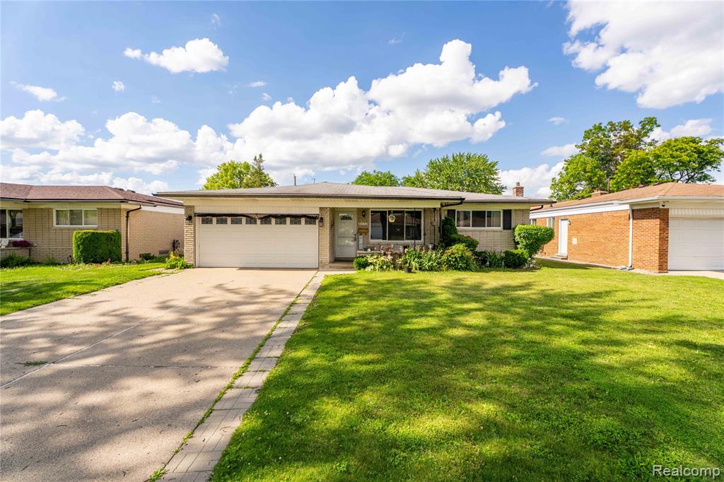 3173 Hedge Drive Property Photo 1