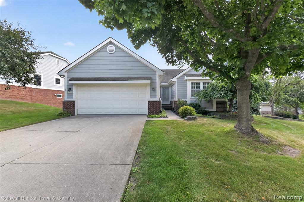 41703 Kirkwood Drive Property Photo 1