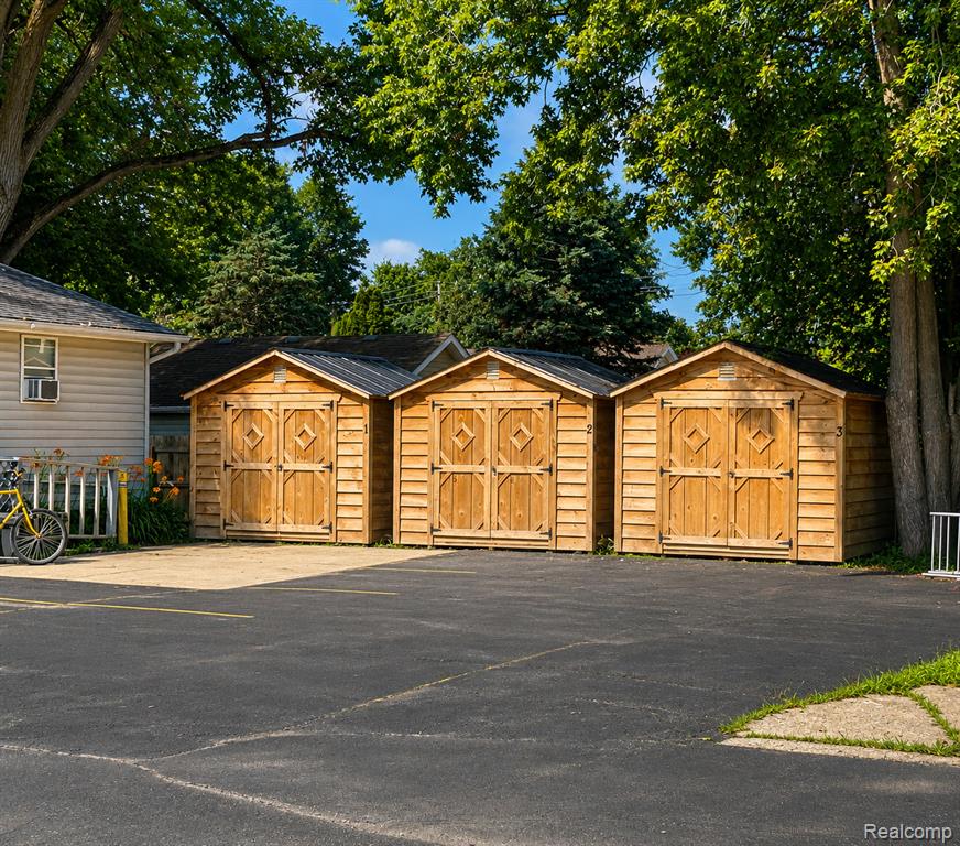 36984 Division Rd Property Photo 13