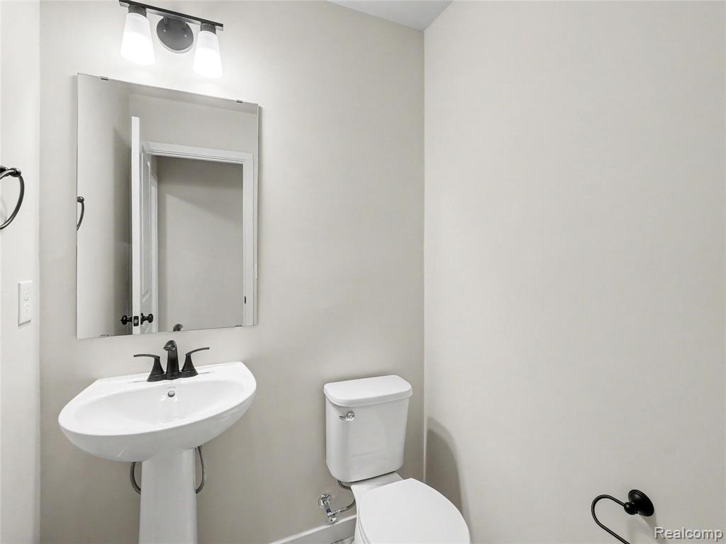 508 Emerald Glen Drive Property Photo 8