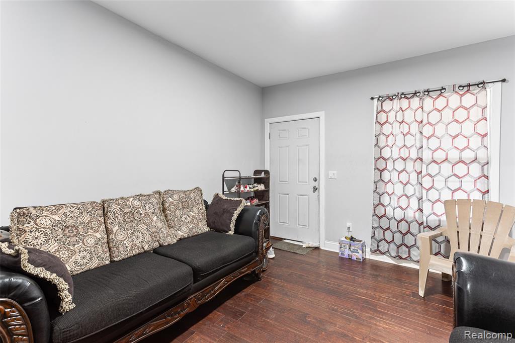 5860 Hazlett Street Property Photo 4