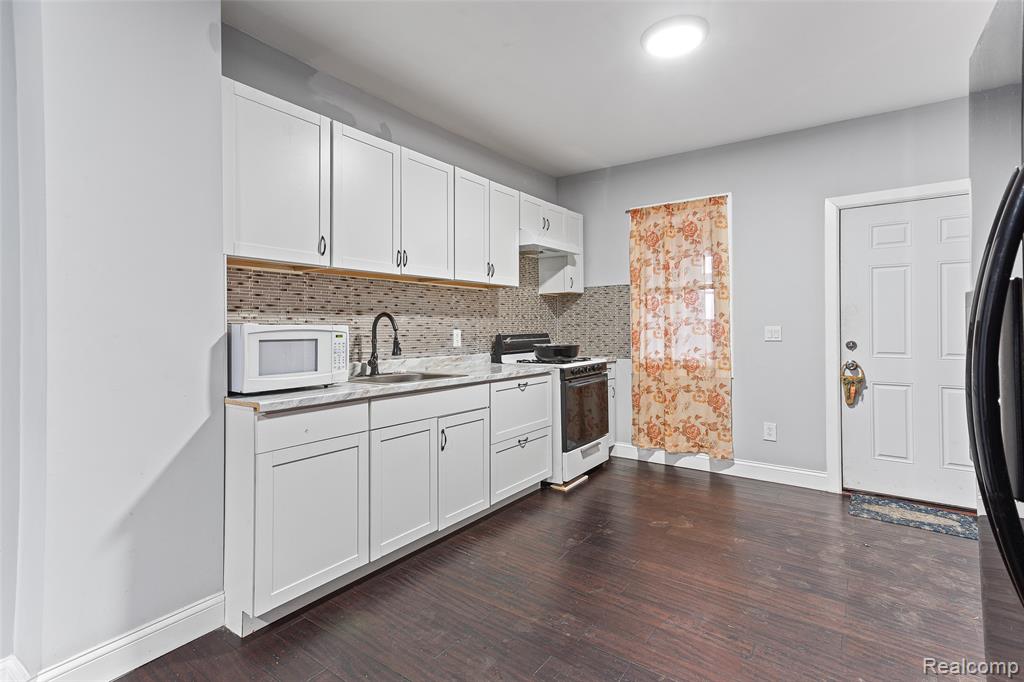 5860 Hazlett Street Property Photo 8