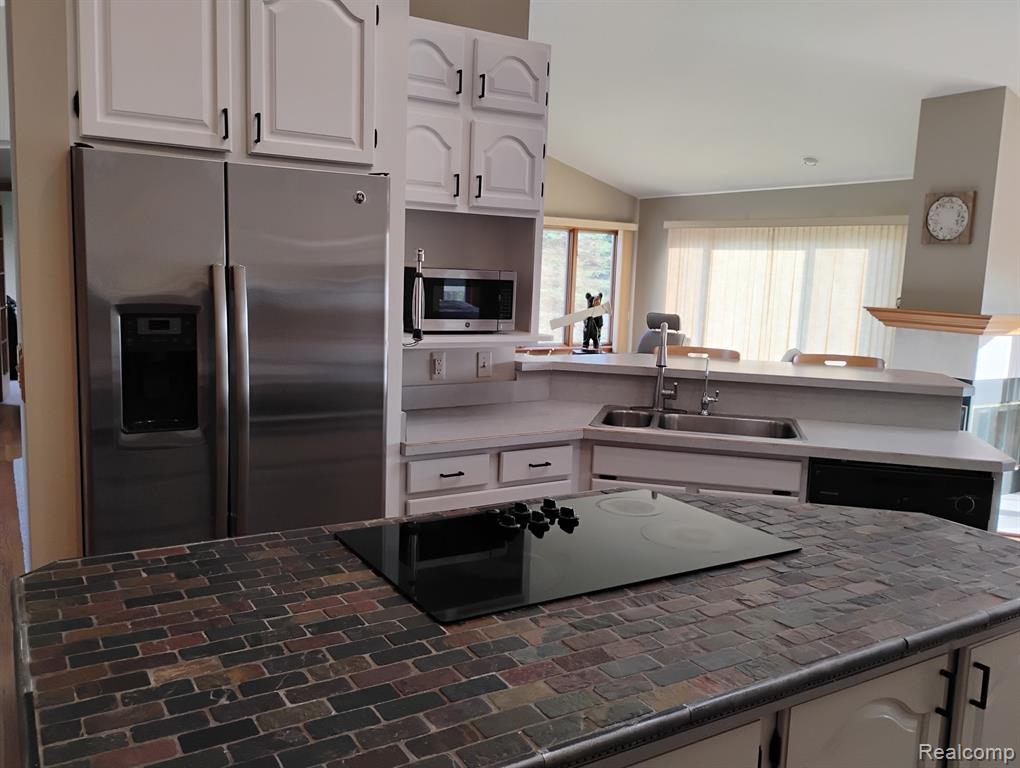 725 S Sashabaw Road Property Photo 9
