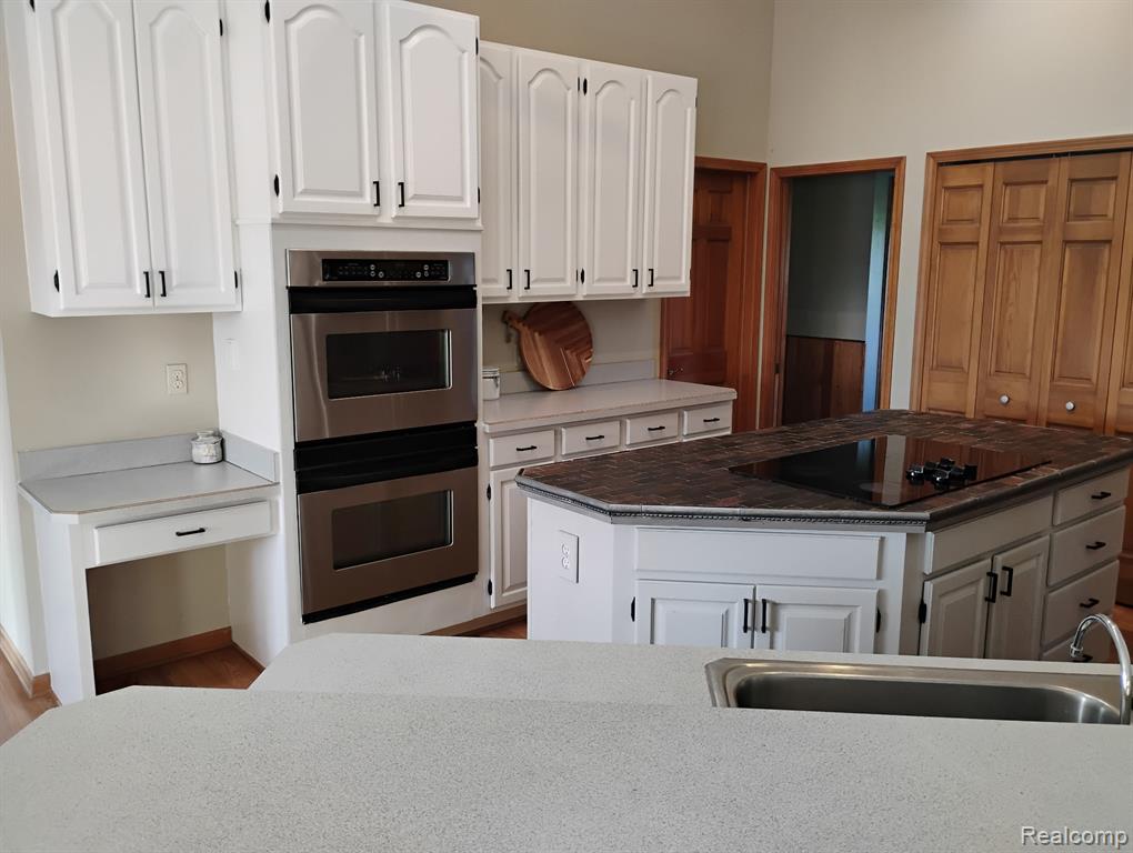 725 S Sashabaw Road Property Photo 12