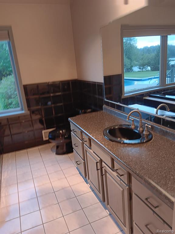 725 S Sashabaw Road Property Photo 21