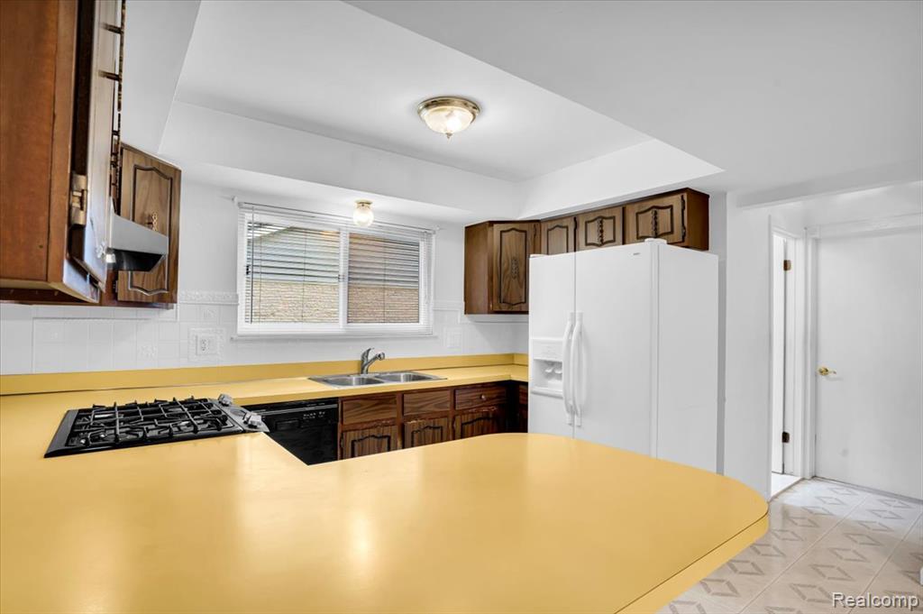 9437 Continental Drive Property Photo 12