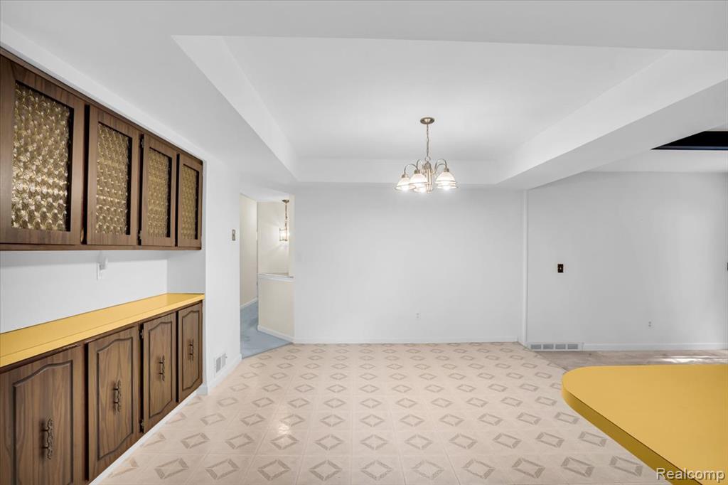 9437 Continental Drive Property Photo 15