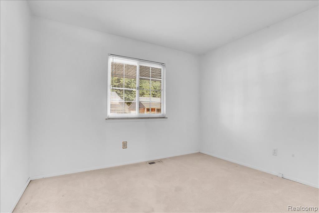 9437 Continental Drive Property Photo 17