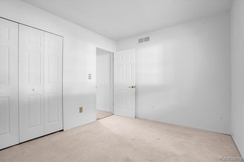 9437 Continental Drive Property Photo 18