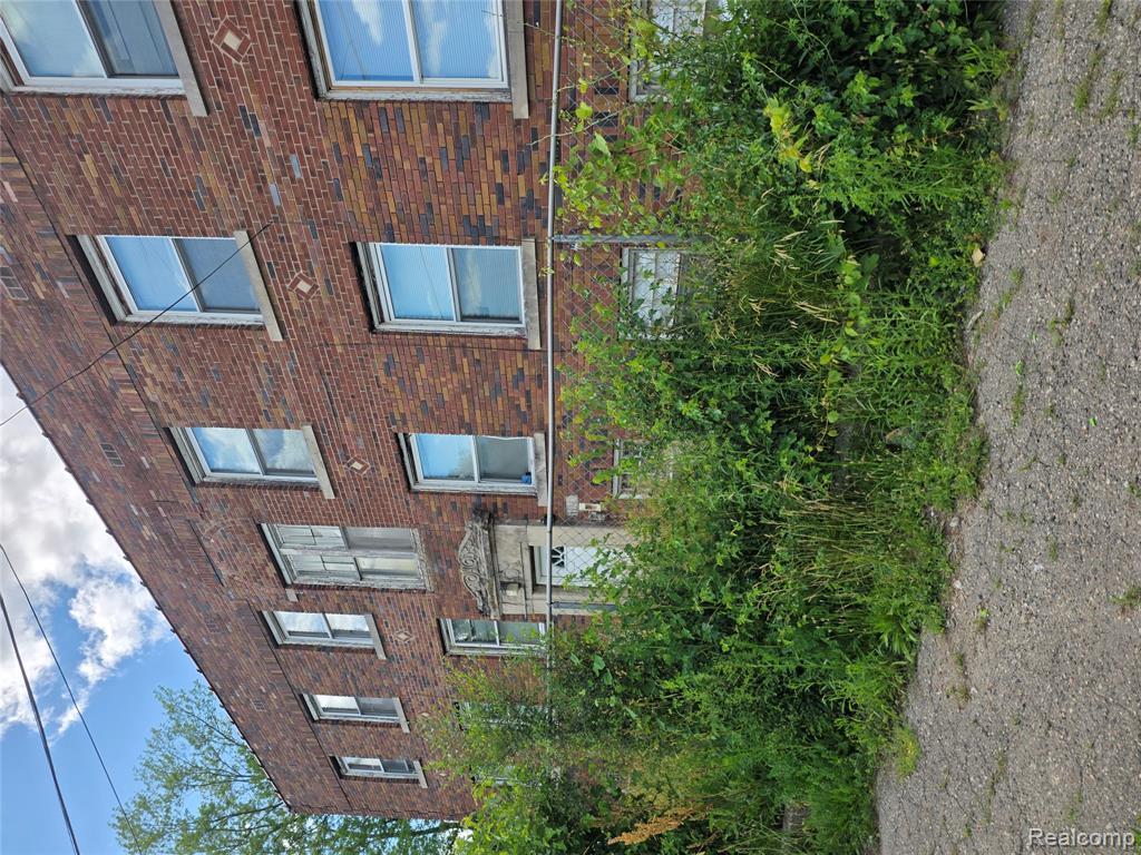 17129 Westphalia Street Property Photo 1