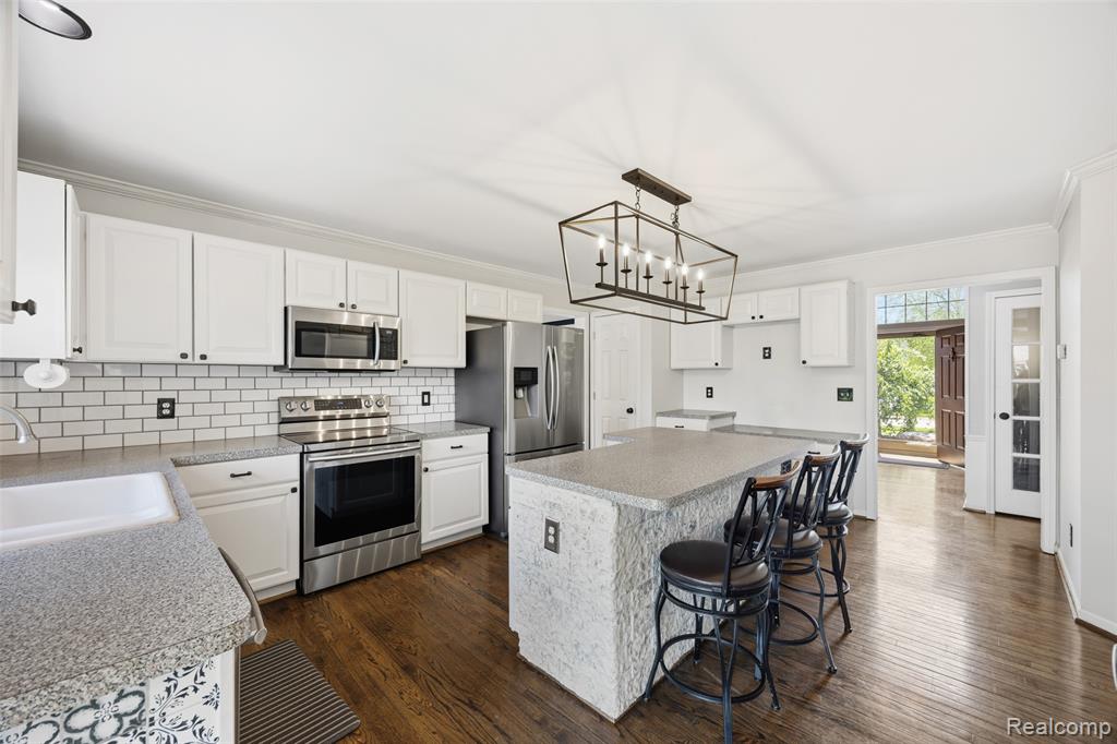 17895 Crystal River Drive Property Photo 8