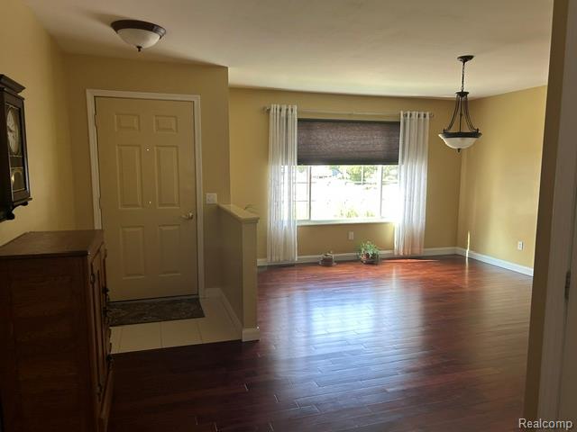 6220 Thorncliff Drive Property Photo 2