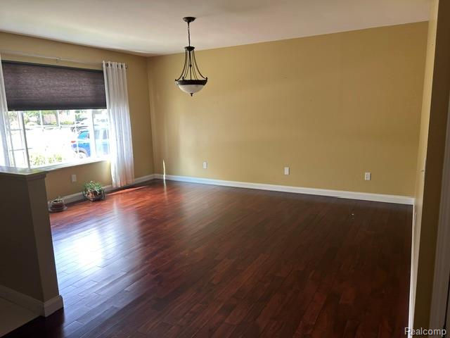 6220 Thorncliff Drive Property Photo 3