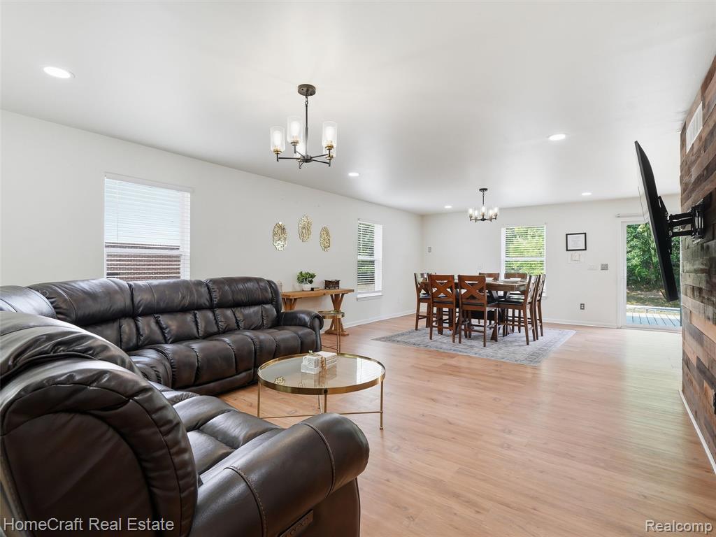 13585 Milton Drive Property Photo 5