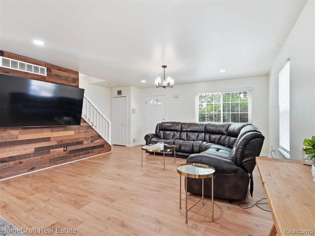 13585 Milton Drive Property Photo 6