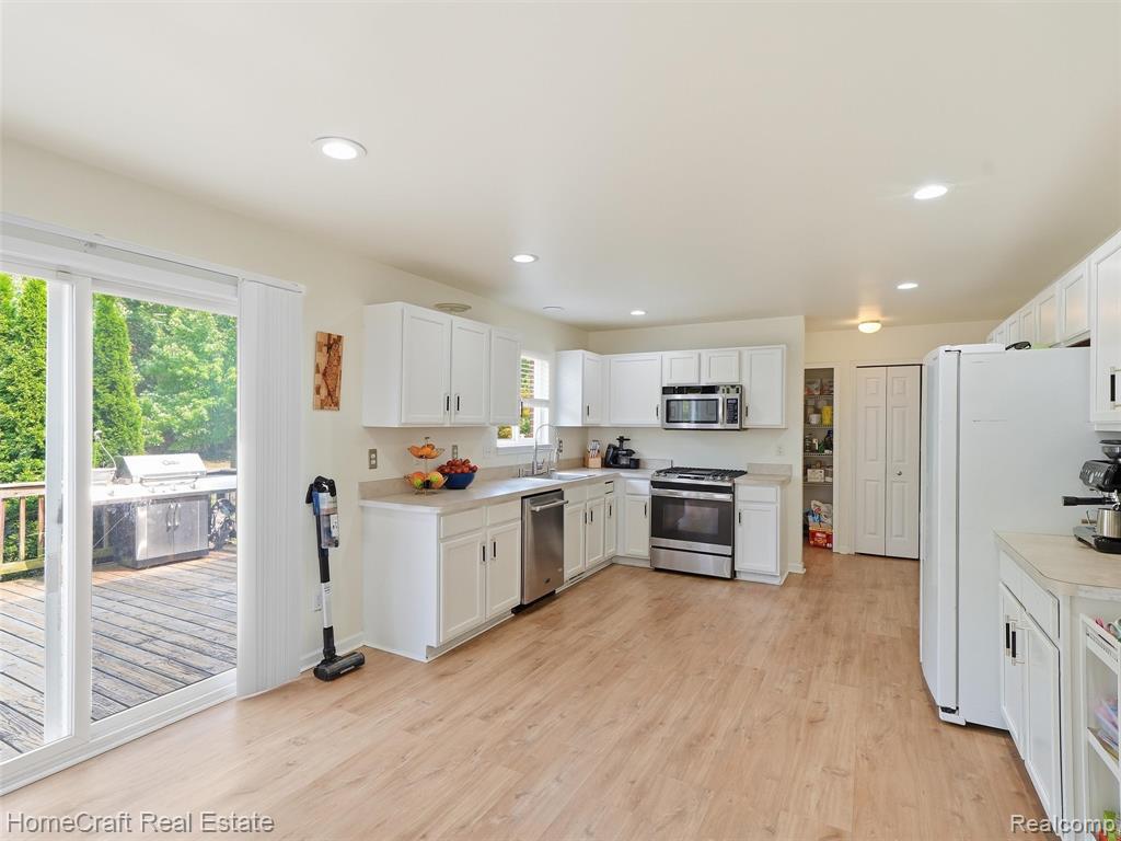 13585 Milton Drive Property Photo 10