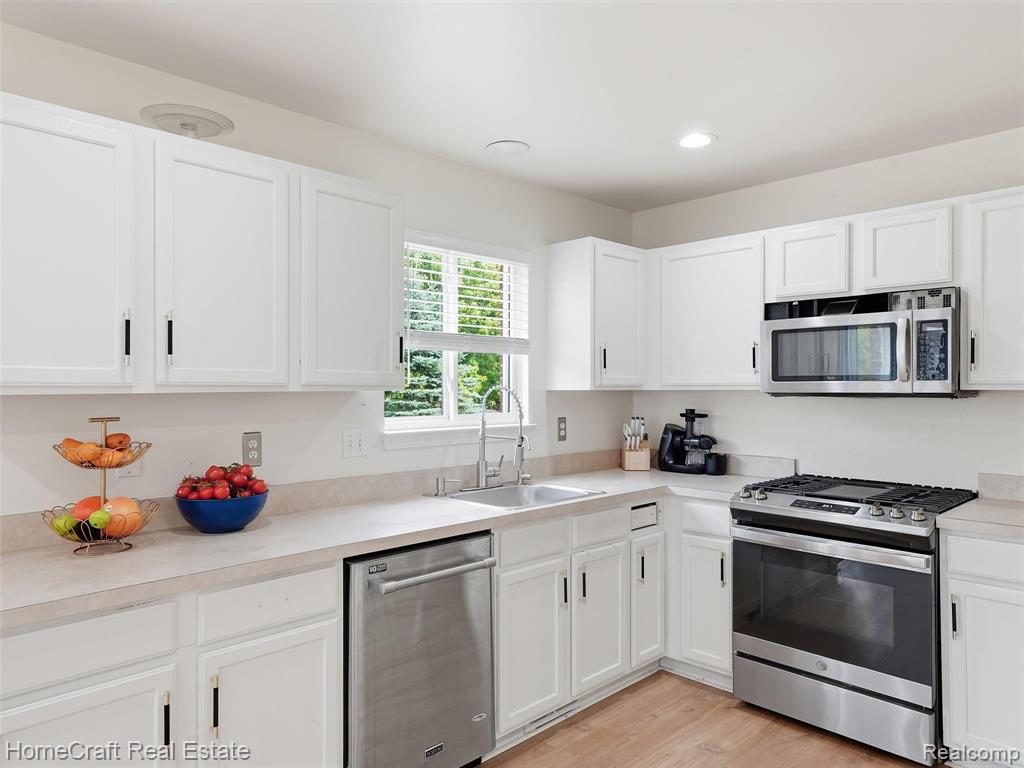 13585 Milton Drive Property Photo 11