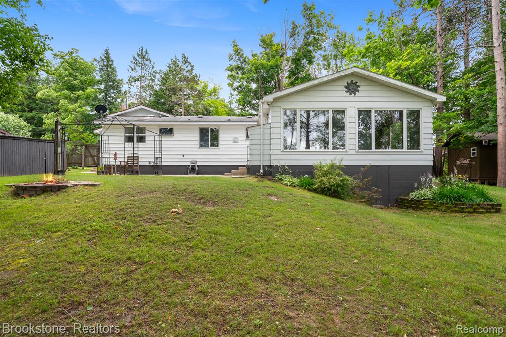 5699 S Smith Road Property Photo 2