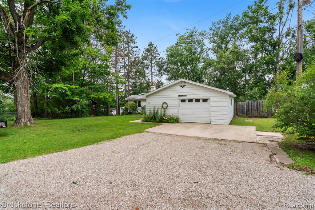 5699 S Smith Road Property Photo 3