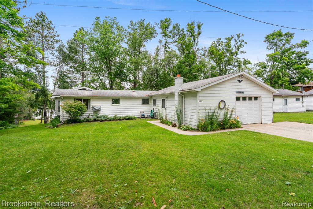 5699 S Smith Road Property Photo 4