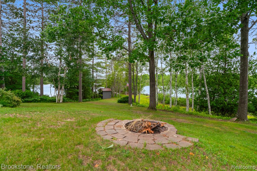 5699 S Smith Road Property Photo 5