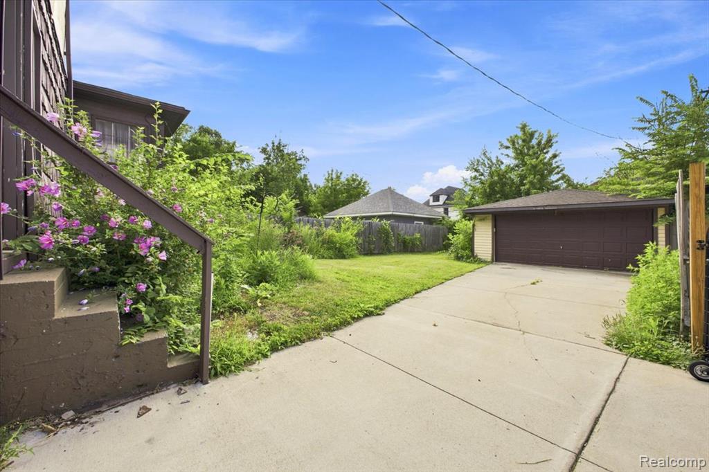 899 Edison Street Property Photo 3
