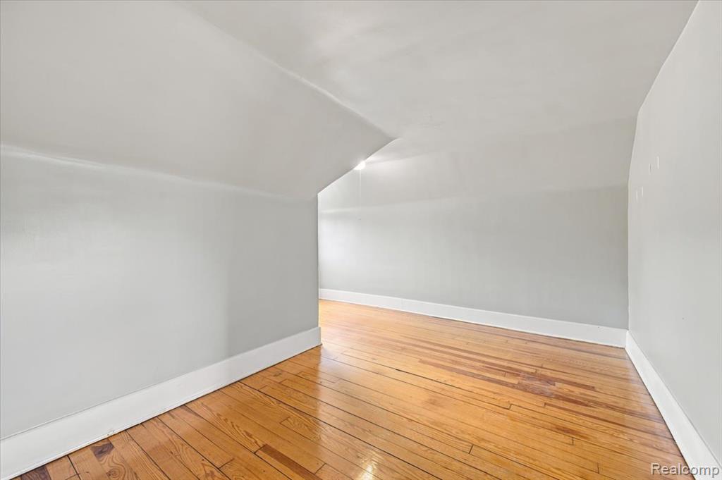 899 Edison Street Property Photo 24
