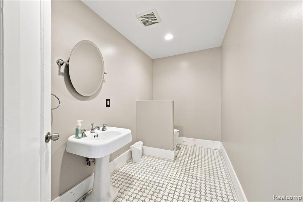 899 Edison Street Property Photo 27