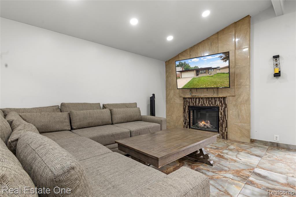 37719 Adrian Drive Property Photo 24