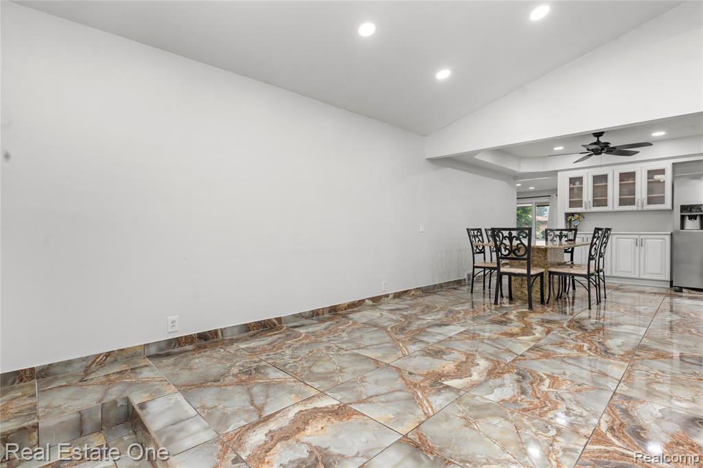 37719 Adrian Drive Property Photo 28
