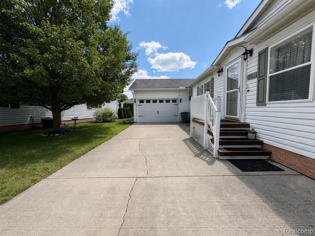 551 Twin Lakes Drive Property Photo 3