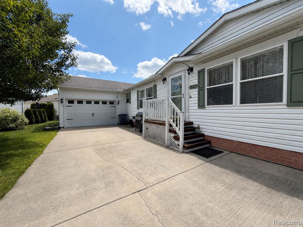 551 Twin Lakes Drive Property Photo 4