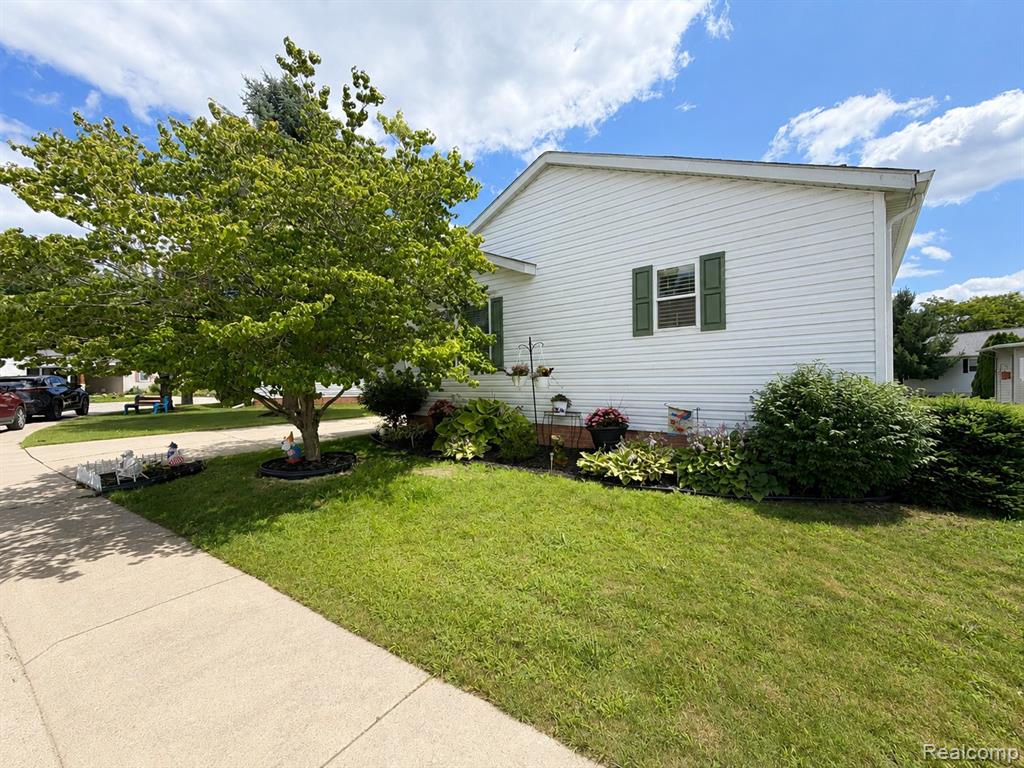 551 Twin Lakes Drive Property Photo 6