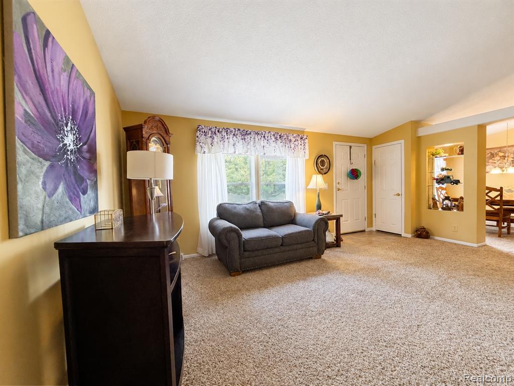 551 Twin Lakes Drive Property Photo 8
