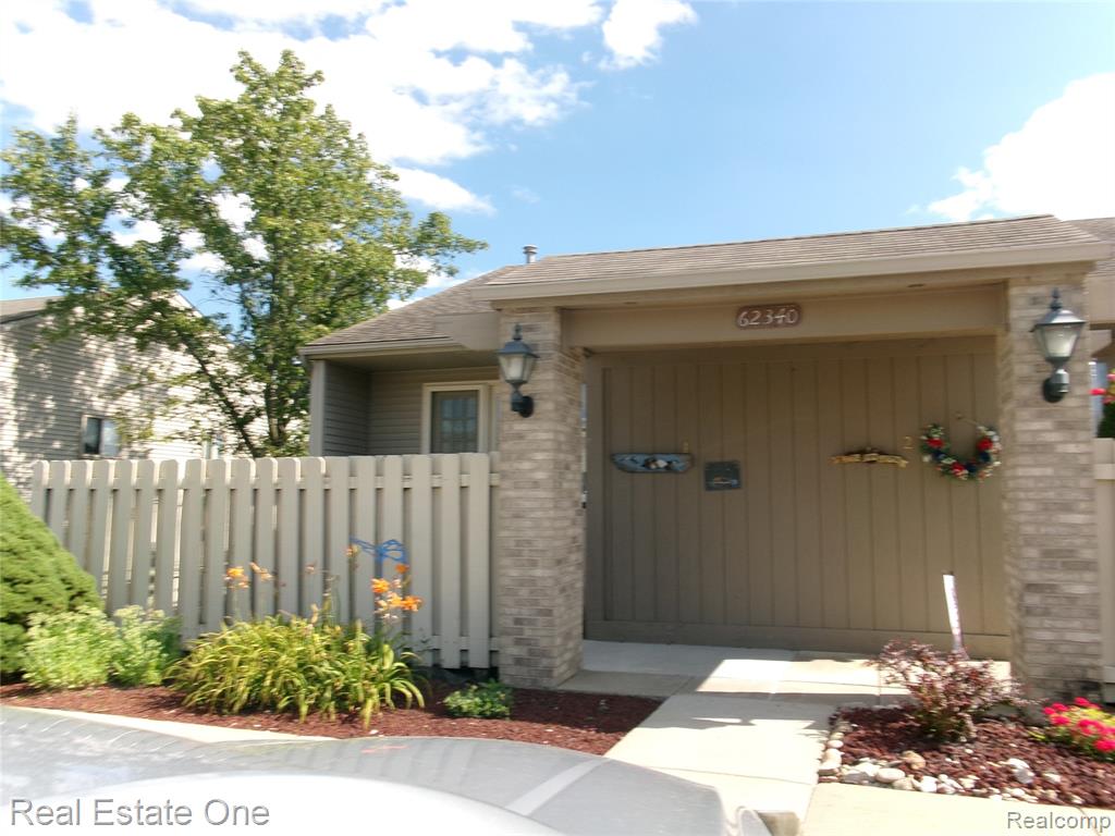 62340 Arlington Circle Property Photo 1