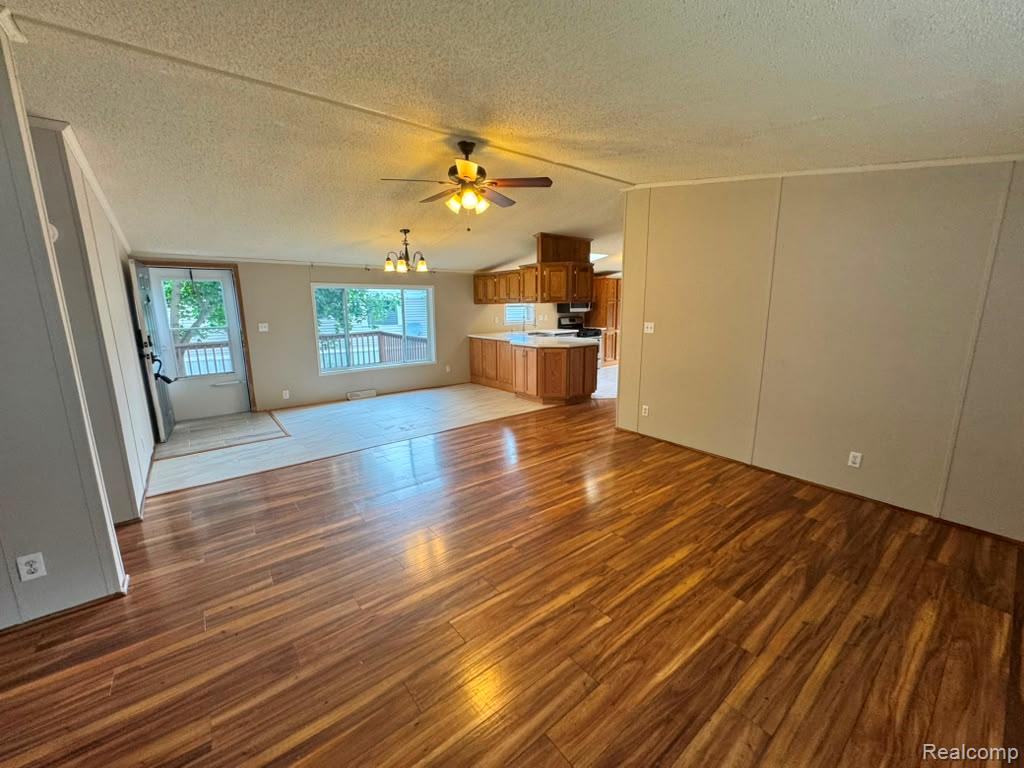 3651 Juniper Street Property Photo 7