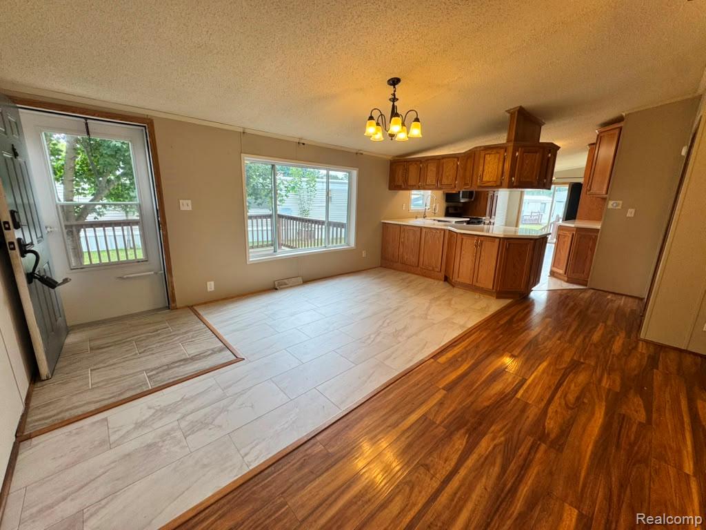 3651 Juniper Street Property Photo 8