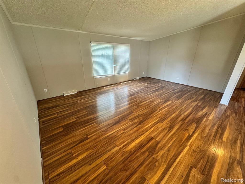 3651 Juniper Street Property Photo 9
