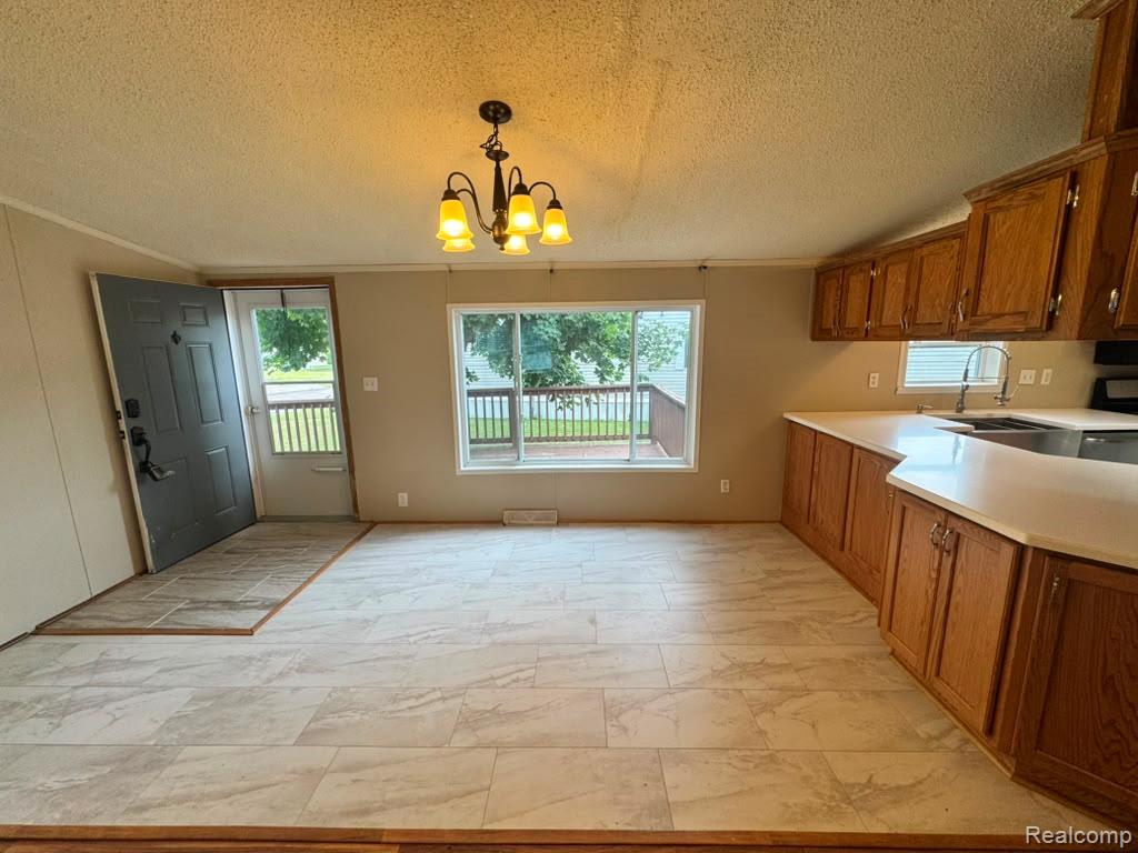 3651 Juniper Street Property Photo 10
