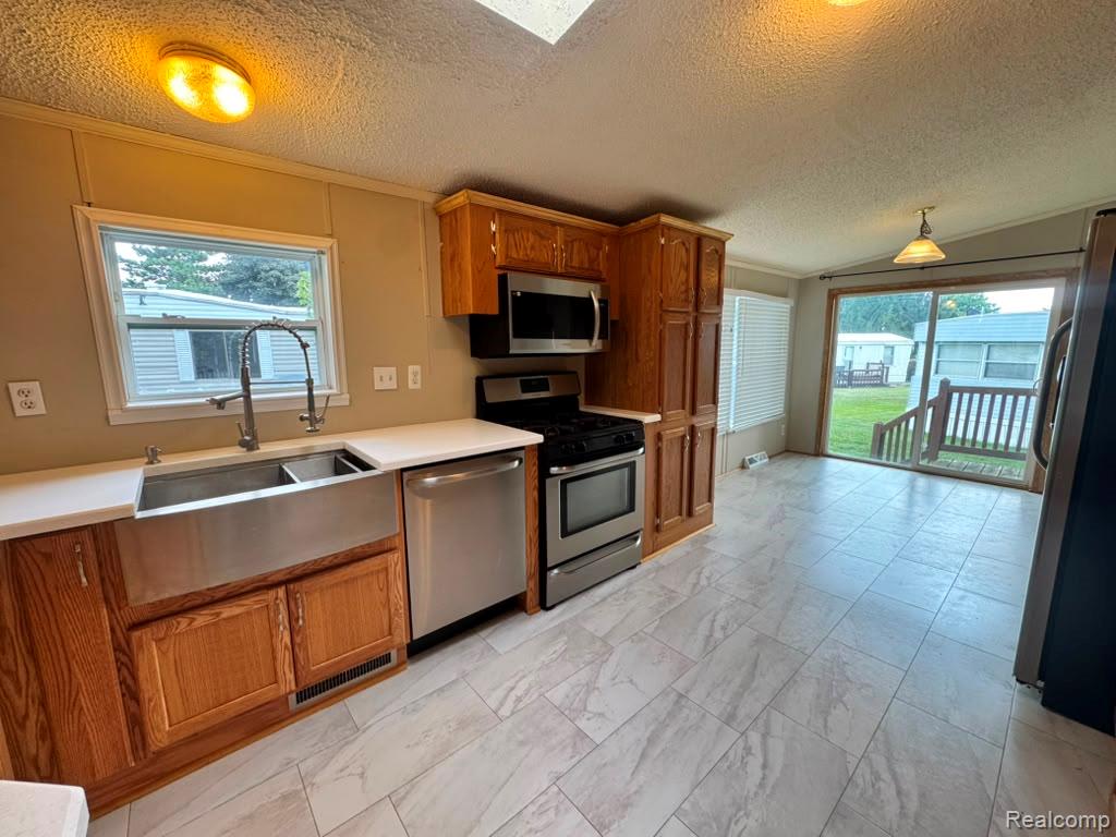3651 Juniper Street Property Photo 12