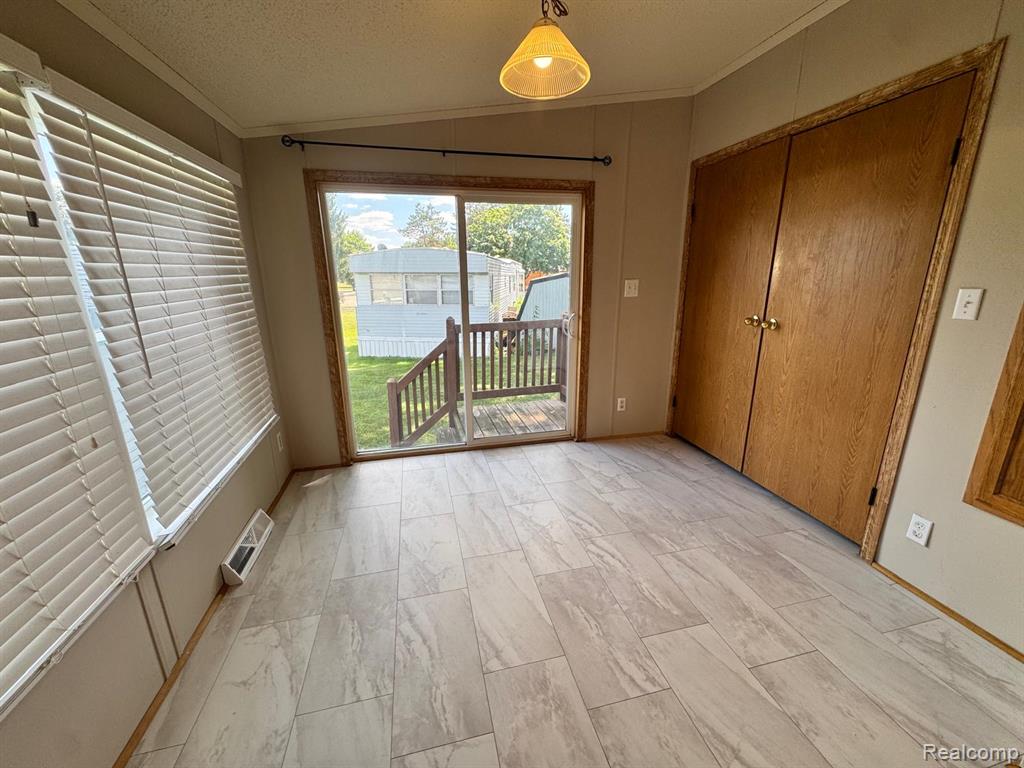 3651 Juniper Street Property Photo 18