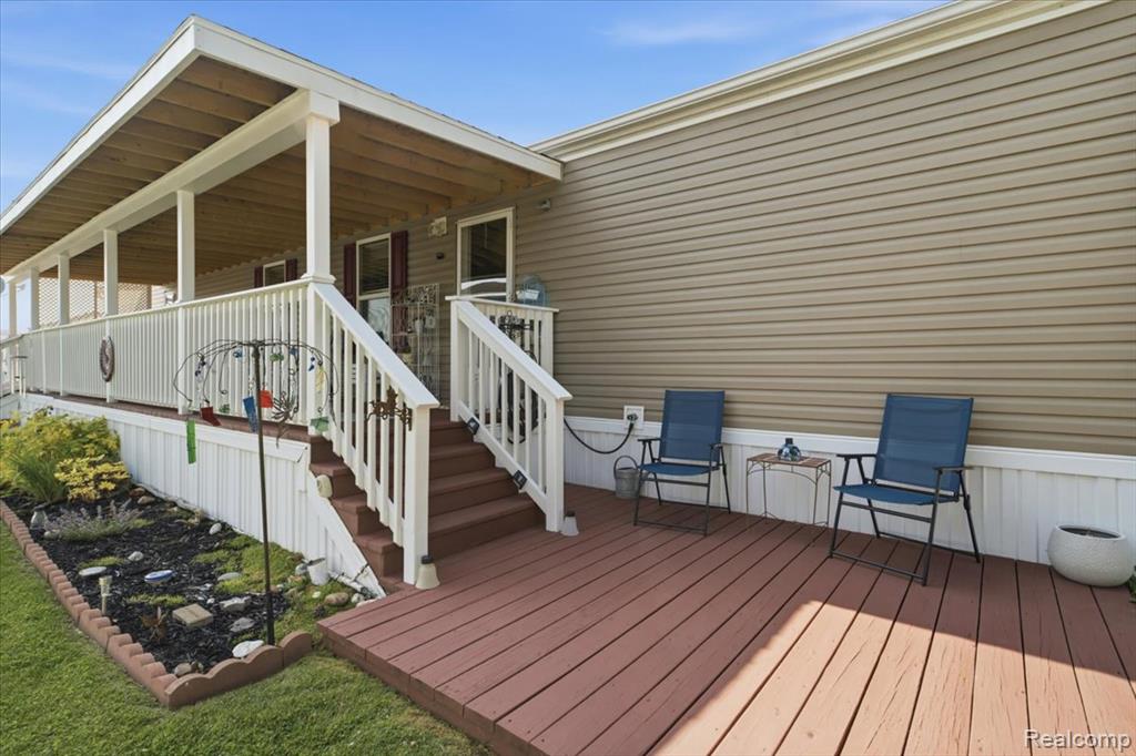 406 Silver Sands Drive Property Photo 3