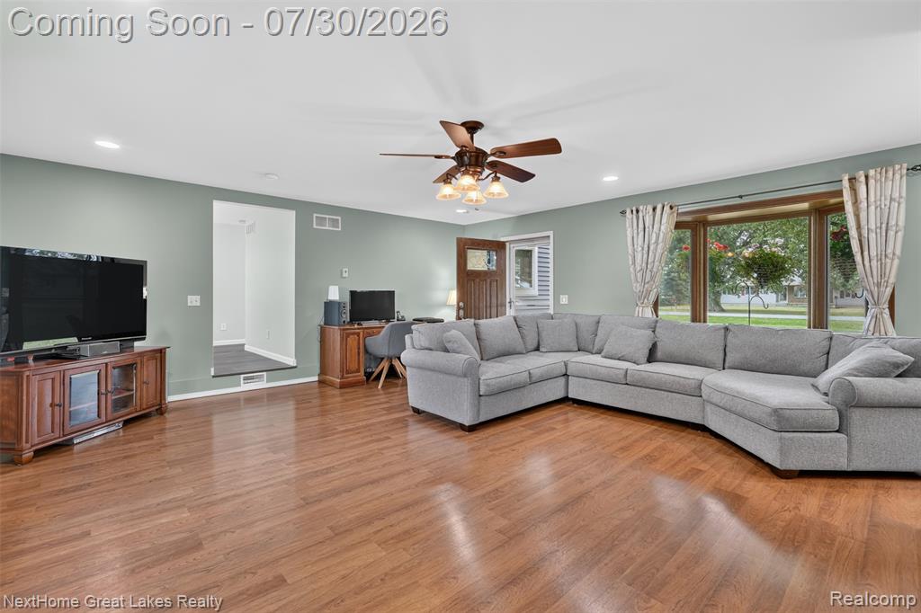 6249 New Lothrop Road Property Photo 8