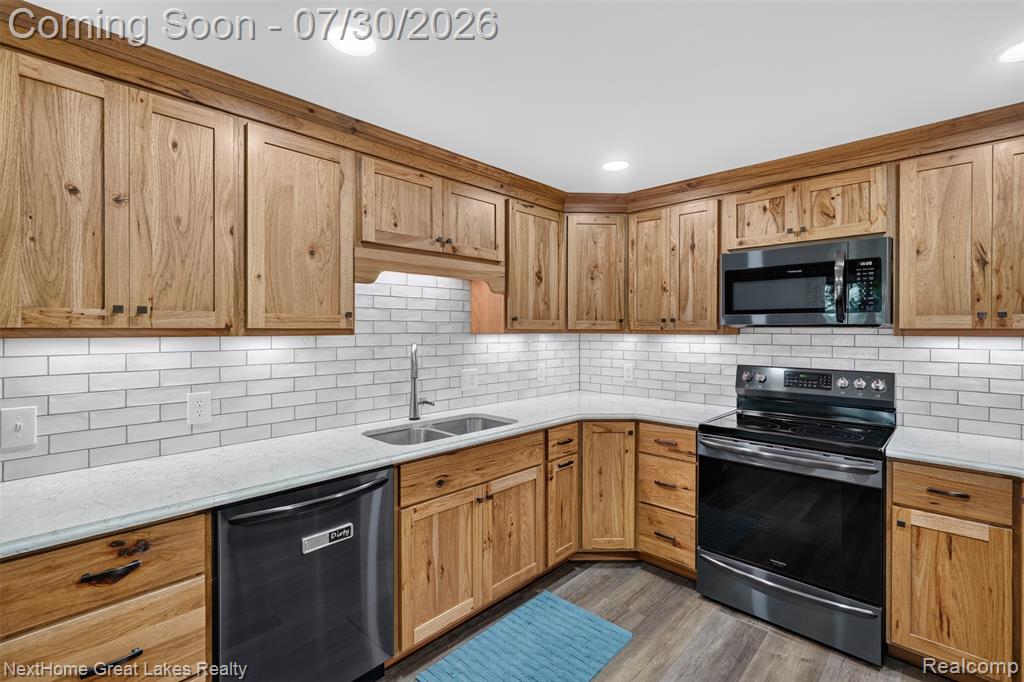 6249 New Lothrop Road Property Photo 11