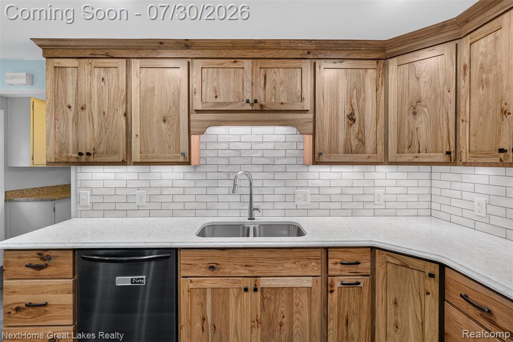 6249 New Lothrop Road Property Photo 13