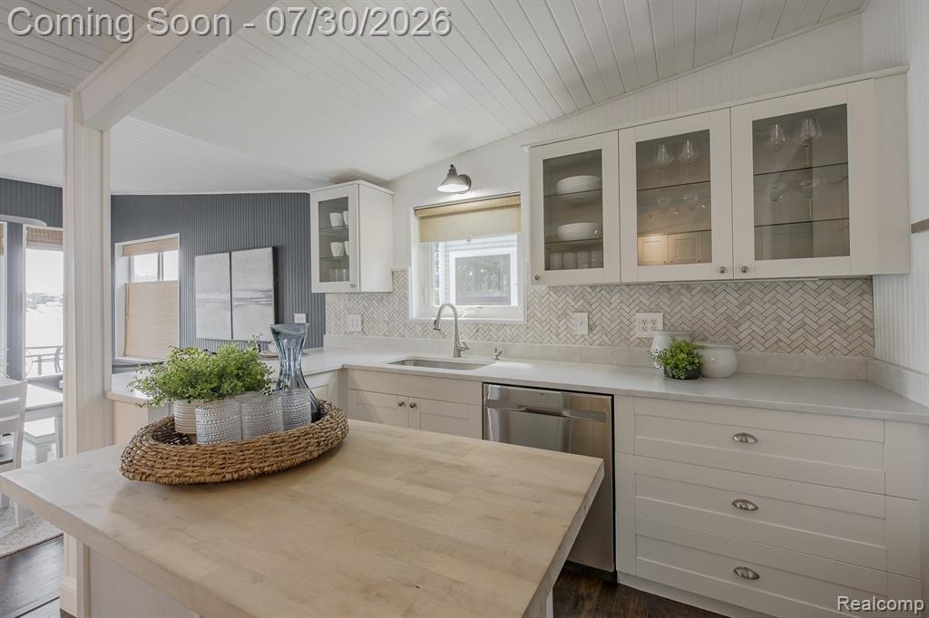 10470 King Road Property Photo 15